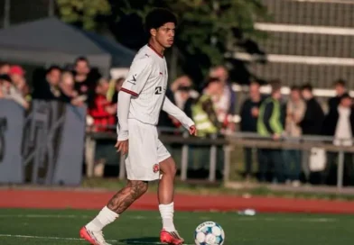 David Martínez salió lesionado en su debut en la Superliga danesa
